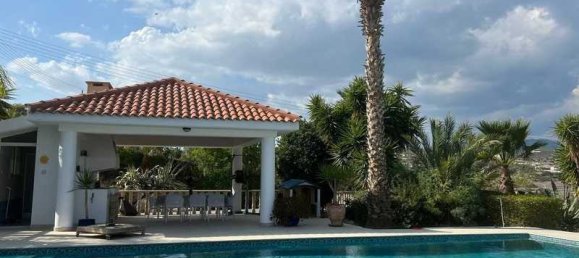 Villa de 4 dormitorios en Pyrgos, Cyprus No. 13844 2