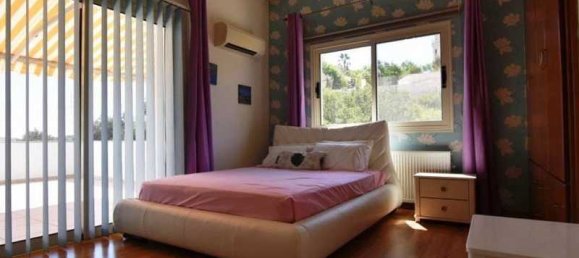 Villa de 4 dormitorios en Pyrgos, Cyprus No. 13844 3