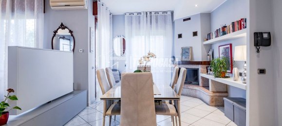 4-salle Duplex à Caronno Pertusella, Italy No. 287755 36