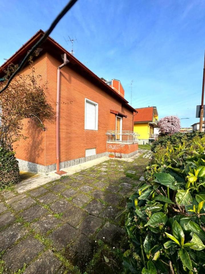 3-Zimmer Villa in Bollate, Italy, Nr. 237516