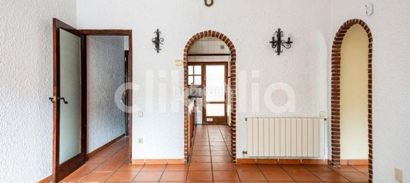 3 bedrooms Apartment in Santa Coloma de Gramenet, Spain No. 81575 3