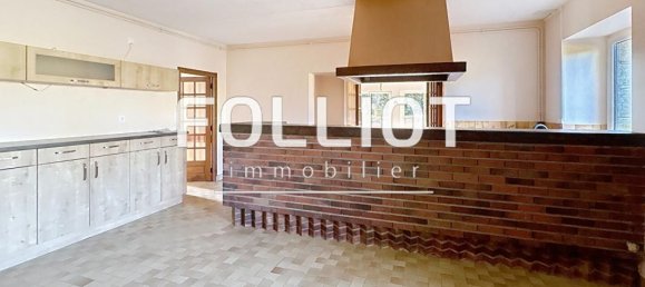 5 bedrooms House in Le Chatellier, France No. 49605 5