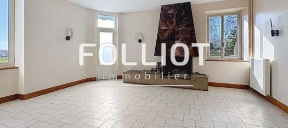 5 bedrooms House in Le Chatellier, France No. 49605 4