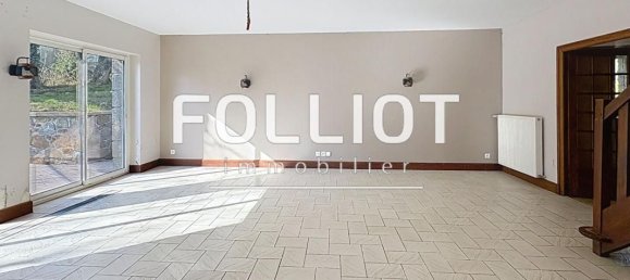 5 bedrooms House in Le Chatellier, France No. 49605 3