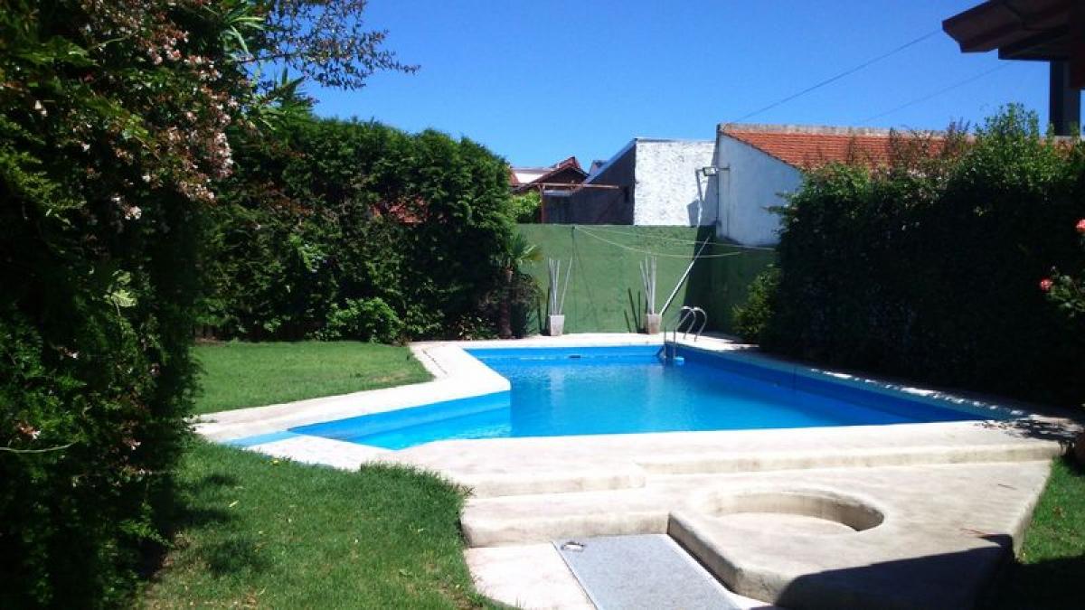 4 bedrooms House in Mar del Plata, Argentina No. 92338