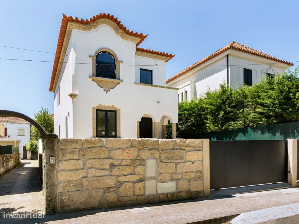 4 bedrooms House in Porto, Portugal No. 117695
