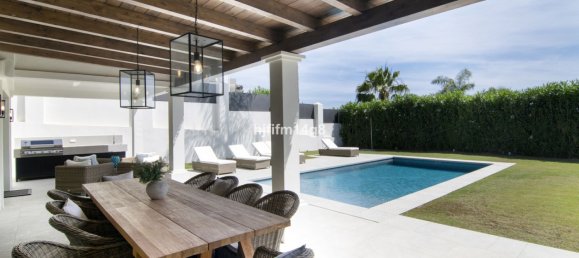 3 bedrooms Villa in Marbella, Spain No. 73287 2