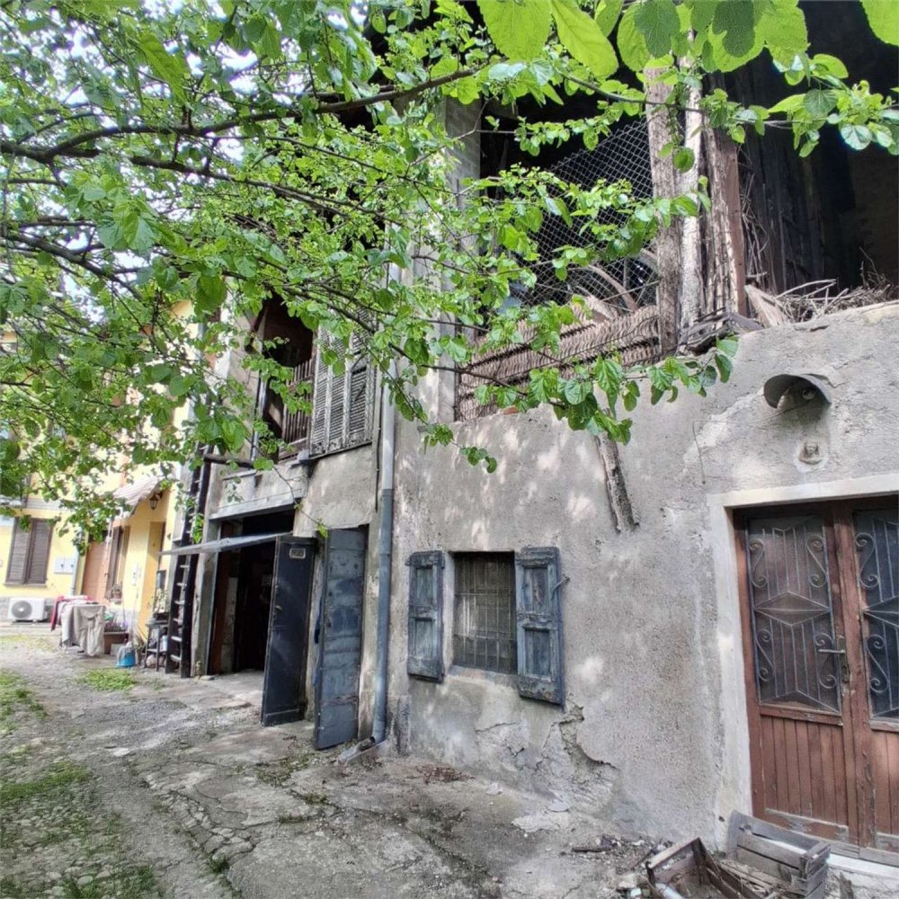 Studio in Fino Mornasco, Italy No. 211804