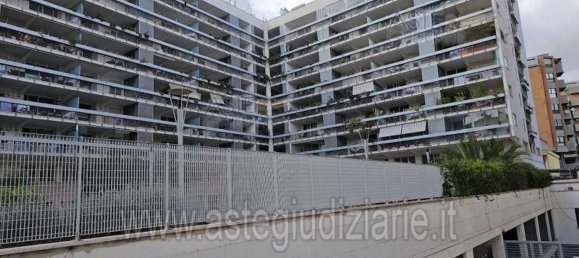 2 rooms Apartment in Rome, Italy No. 30787 6