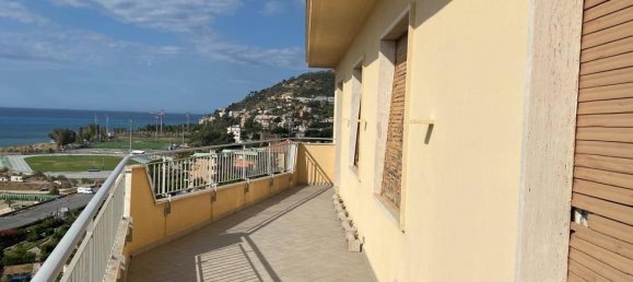 6 rooms Penthouse in Sanremo, Italy No. 118327 12