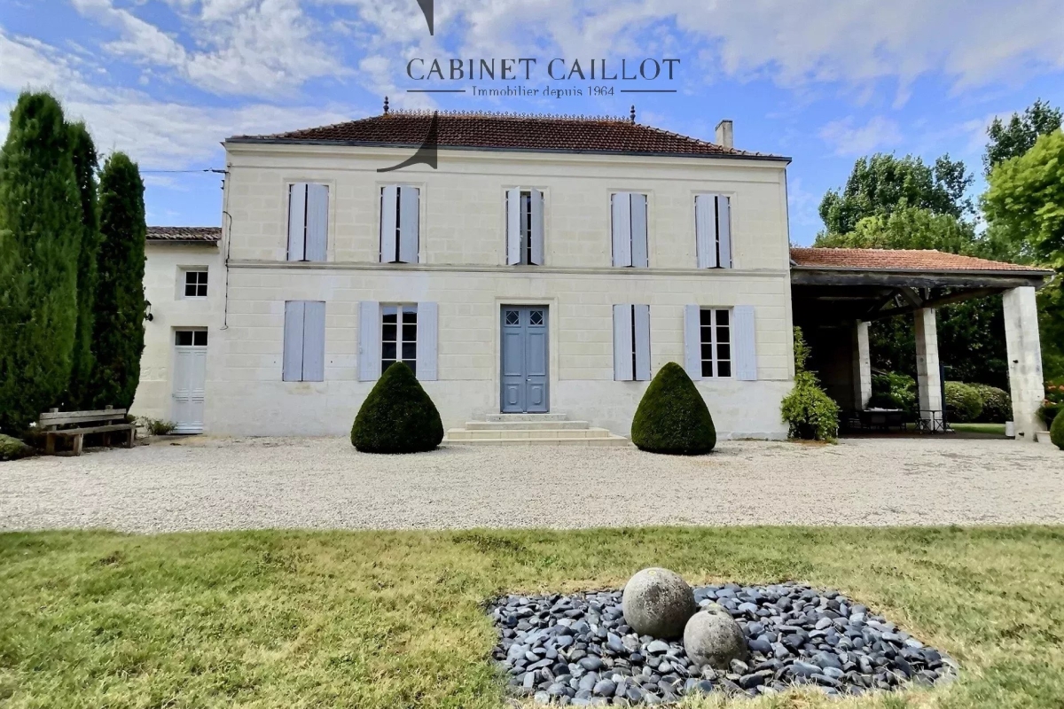 Дом с 5 спальнями в Приморская Шаранта, Франция № 319891