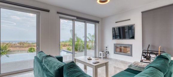 4 bedrooms Villa in Paralimni, Cyprus No. 9489 4