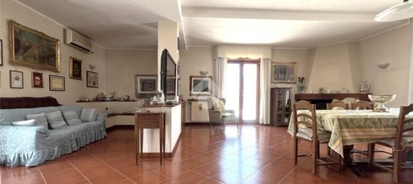 6 rooms Apartment in Casoria, Italy No. 279620 8