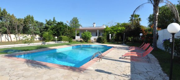 Villa de 4 dormitorios en Latiano, Italy No. 235318 16