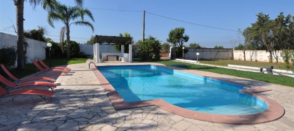 Villa de 4 dormitorios en Latiano, Italy No. 235318 2