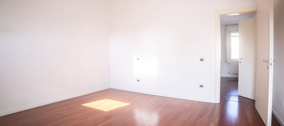 5 bedrooms House in Ferrara, Italy No. 330143 10