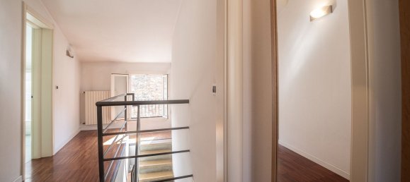 5 bedrooms House in Ferrara, Italy No. 330143 8