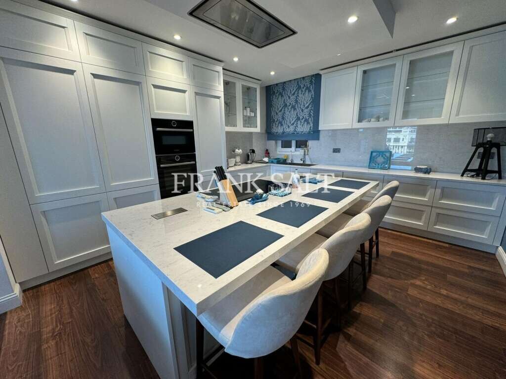 3 bedrooms Apartment in Saint Julian's, Malta No. 5197