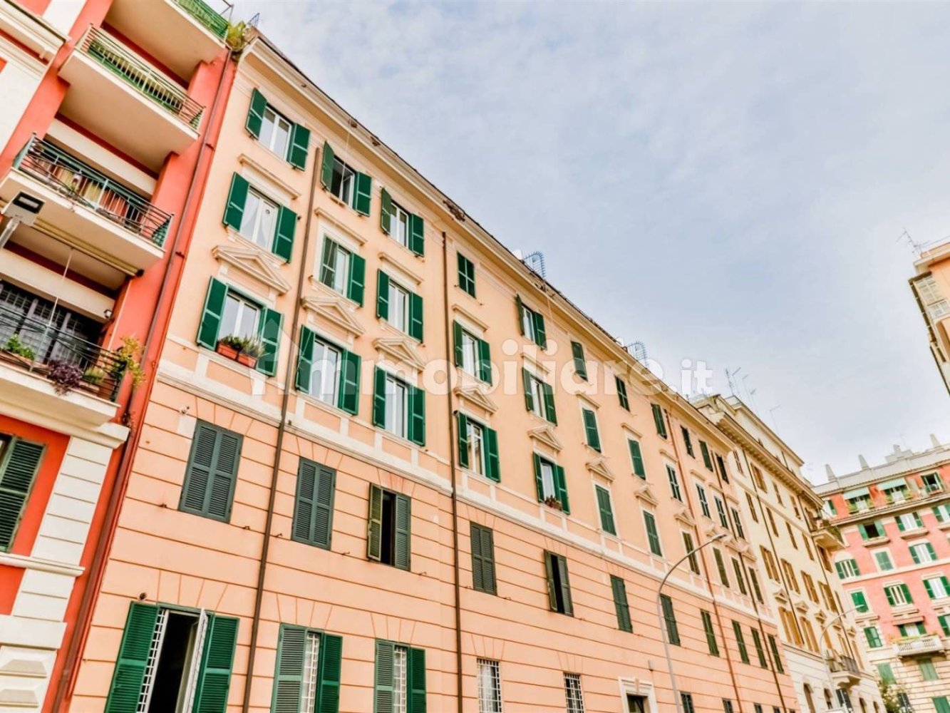 4 bedrooms Apartment in Rome, Italy No. 32657