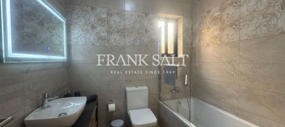 3 bedrooms Penthouse in Victoria, Malta No. 6139 12