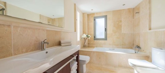 3 bedrooms Penthouse in Estepona, Spain No. 163363 8