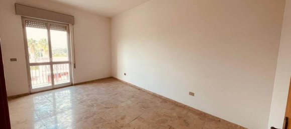 4 rooms Apartment in Floridia, Italy No. 65768 7