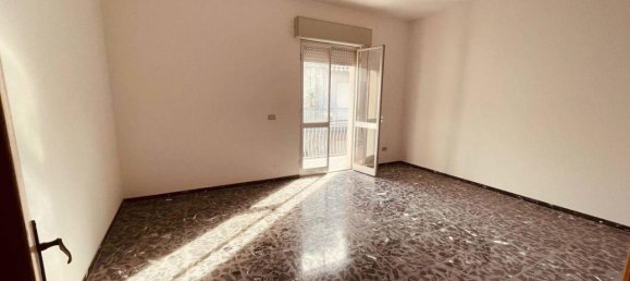 4 rooms Apartment in Floridia, Italy No. 65768 12