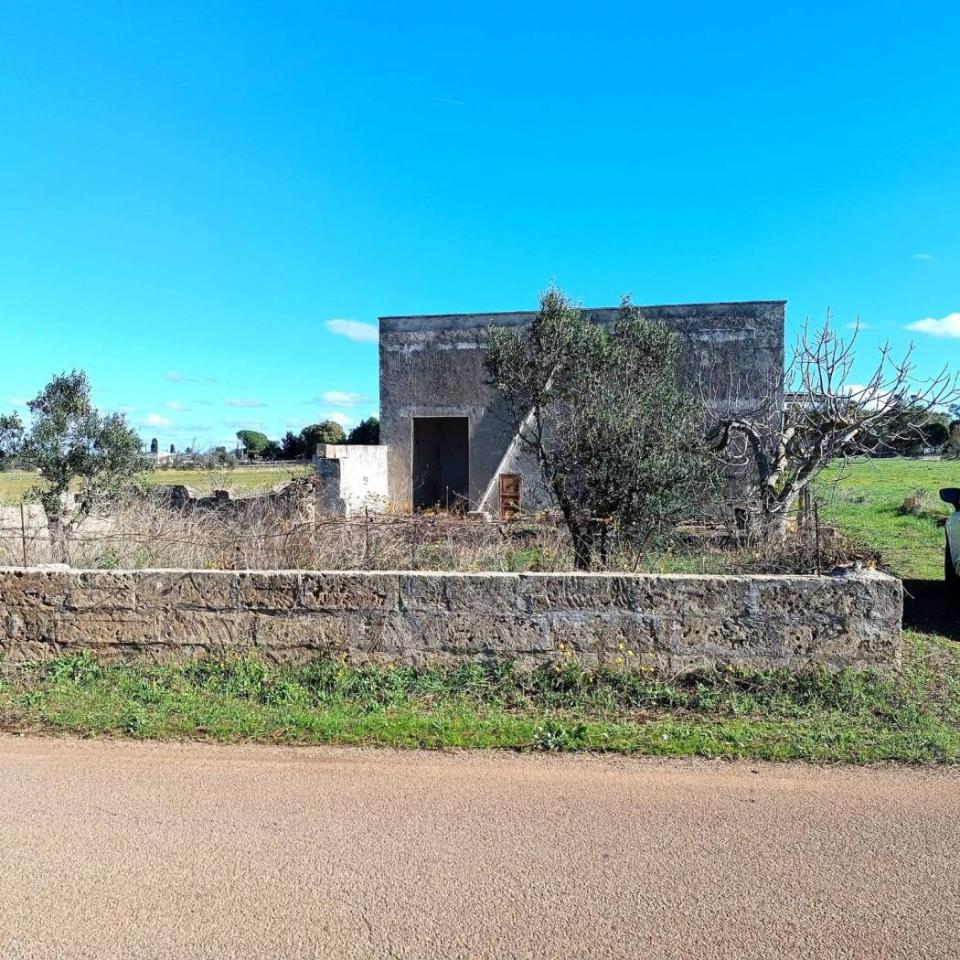 4200m² Land in Tricase, Italy No. 122538