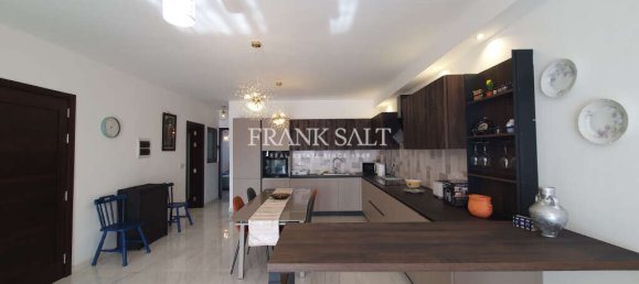 3 bedrooms Apartment in Pembroke, Malta No. 7331 2