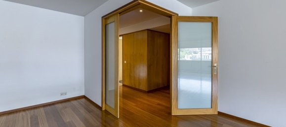 Квартира с 2 спальнями в Порту, Португалия № 132570 3