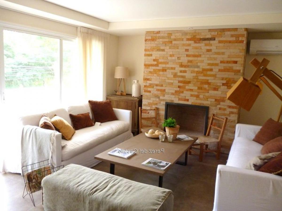 Apartamento de 3 dormitorios en Montevideo, Uruguay No. 12724