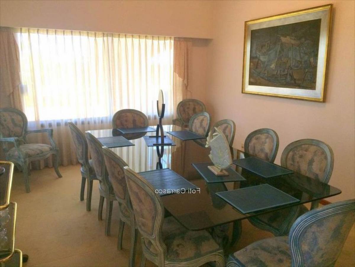 4 bedrooms House in Montevideo, Uruguay No. 7040