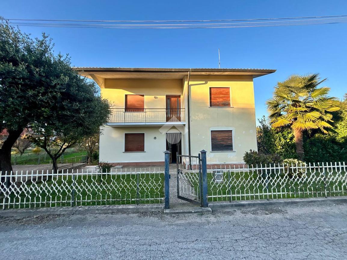 Casa de 8 divisões em San Pietro di Feletto, Italy N.º 232354