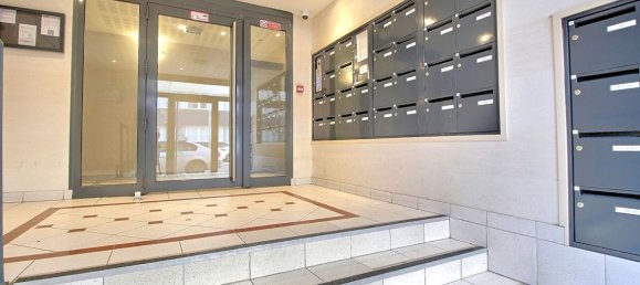 3 chambres Appartement à Clichy, France No. 169008 2