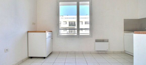 3 chambres Appartement à Clichy, France No. 169008 3