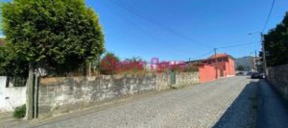 679m² Land in Castelo da Maia, Portugal No. 15098 2