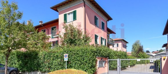 Apartamento de 3 habitaciónes en Carugo, Italy No. 286296 2