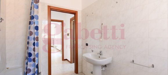 Apartamento de 3 habitaciónes en Carugo, Italy No. 286296 17