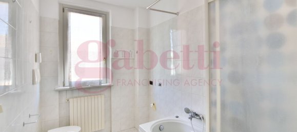Apartamento de 3 habitaciónes en Carugo, Italy No. 286296 16