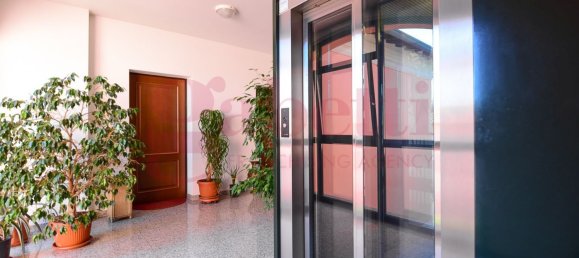 Apartamento de 3 habitaciónes en Carugo, Italy No. 286296 5