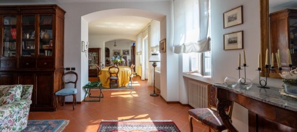 5 bedrooms Villa in Lucca, Italy No. 106308 6
