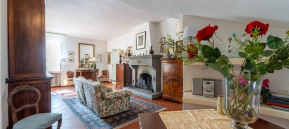 5 bedrooms Villa in Lucca, Italy No. 106308 13