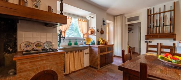 5 bedrooms Villa in Lucca, Italy No. 106308 15