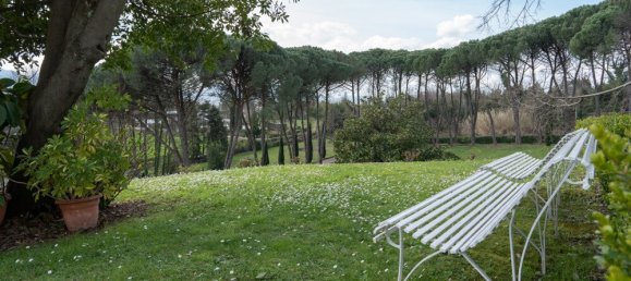 5 bedrooms Villa in Lucca, Italy No. 106308 2