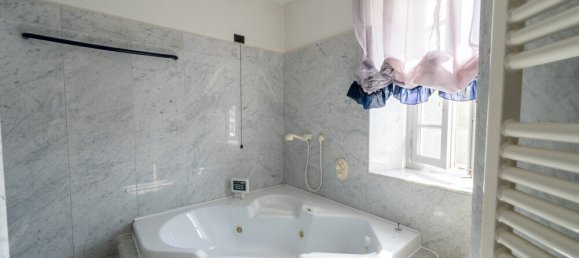 5 bedrooms Villa in Lucca, Italy No. 106308 30