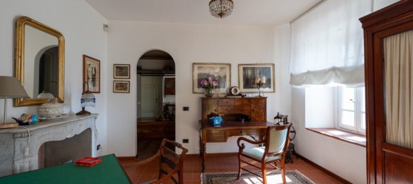 5 bedrooms Villa in Lucca, Italy No. 106308 11