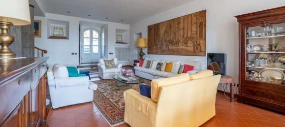 5 bedrooms Villa in Lucca, Italy No. 106308 8