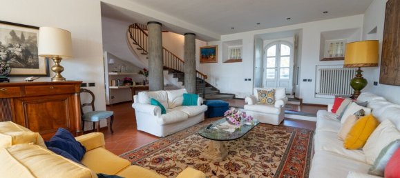 5 bedrooms Villa in Lucca, Italy No. 106308 10