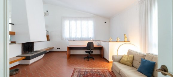 5 bedrooms Villa in Lucca, Italy No. 106308 22