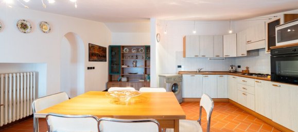 5 bedrooms Villa in Lucca, Italy No. 106308 34